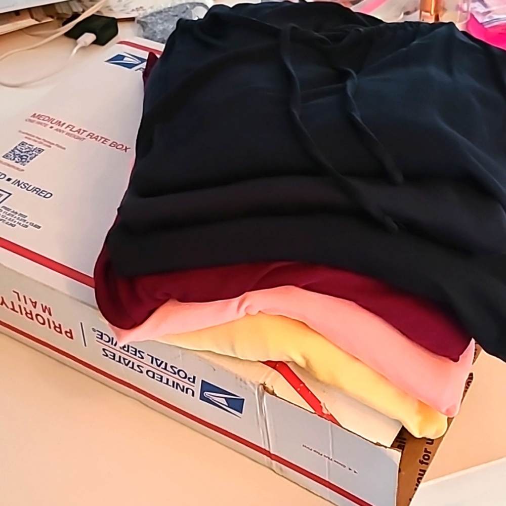 Medium Surprise box with 6 women's long sleeve tops